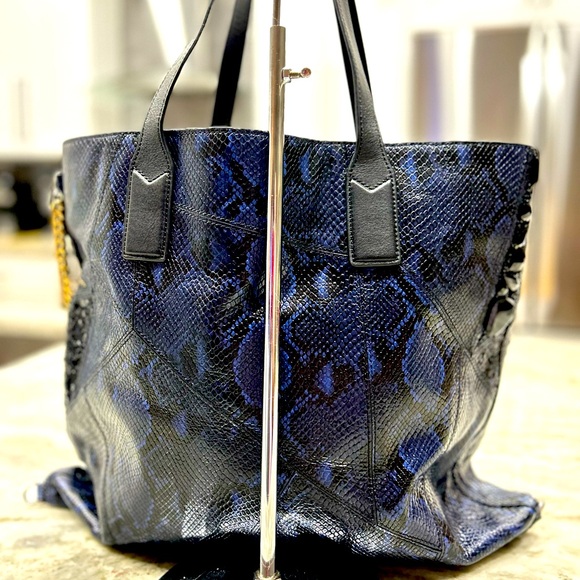 Marc Jacobs Authentic Large Blue/Black Python Embossed Leather Embellished Tote - Picture 3 of 15